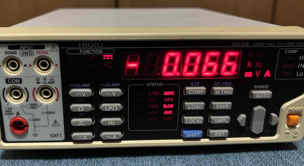 接触抵抗の影響を排した高精度4端子抵抗測定に対応:RS-232C/GP-IBを標準装備したシステムインテグレーション用4.5桁DMM